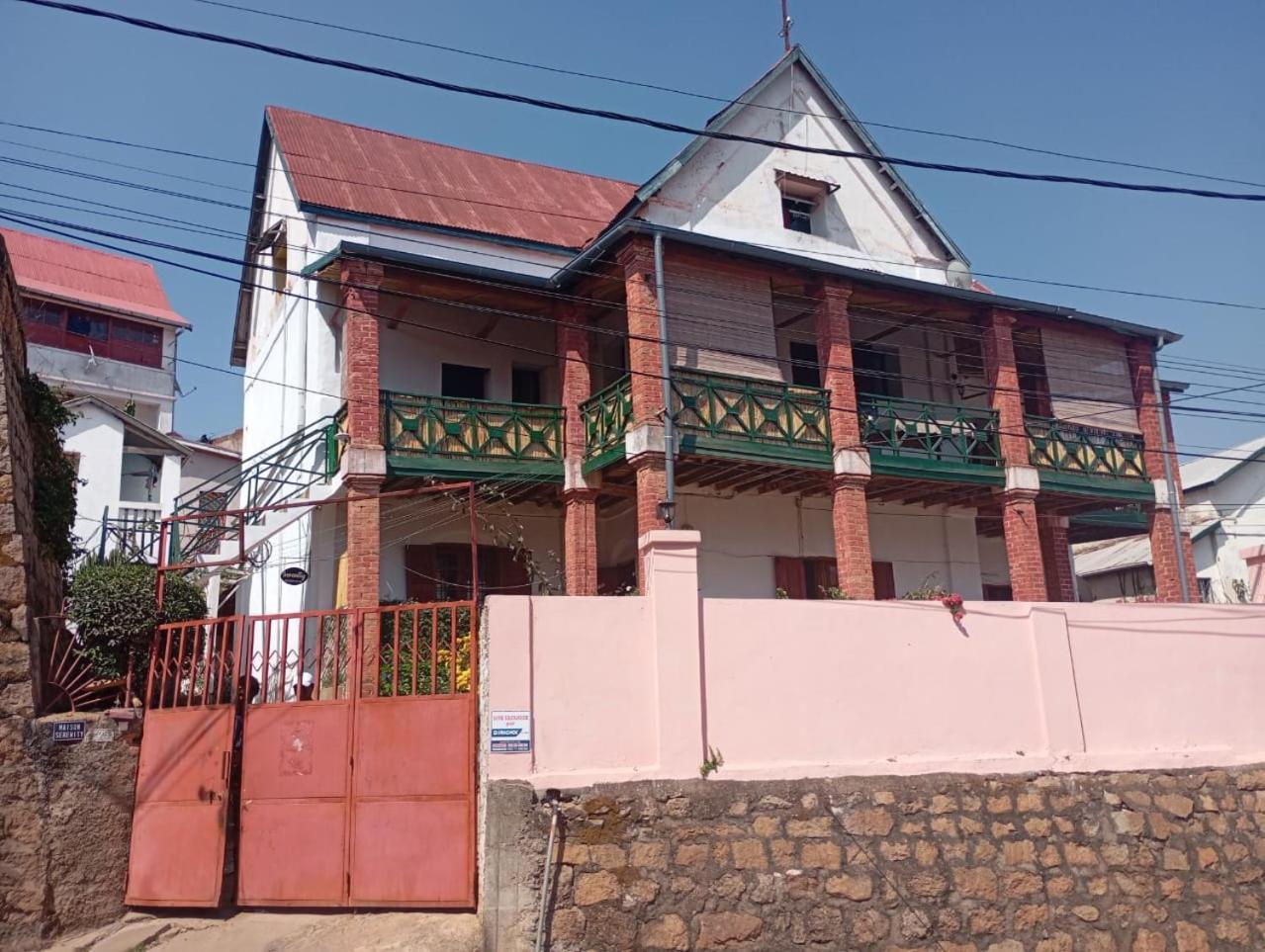 M'Serenity Guest House Ανταναναρίβο Εξωτερικό φωτογραφία